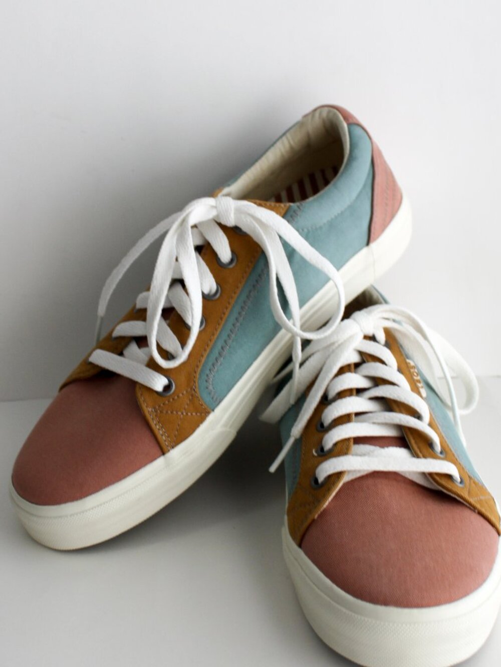 NWOT Taos Plim Soul Sneakers Size 9 - Pink Mustard Blue Comfort Canvas ✨